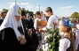 Святіший Патріарх Московський і всї Русі Кирил і вихованці дитячого притулку в селі Молниця