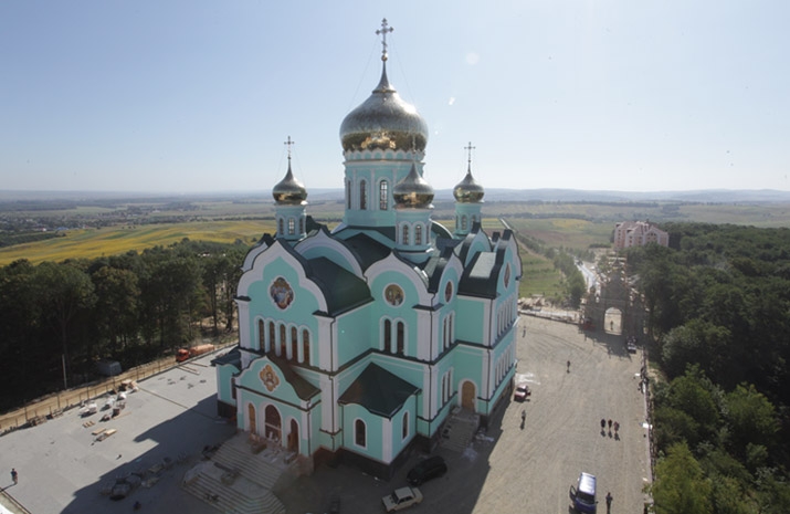 Свято-Троїцький собор за 2 місяці до освячення