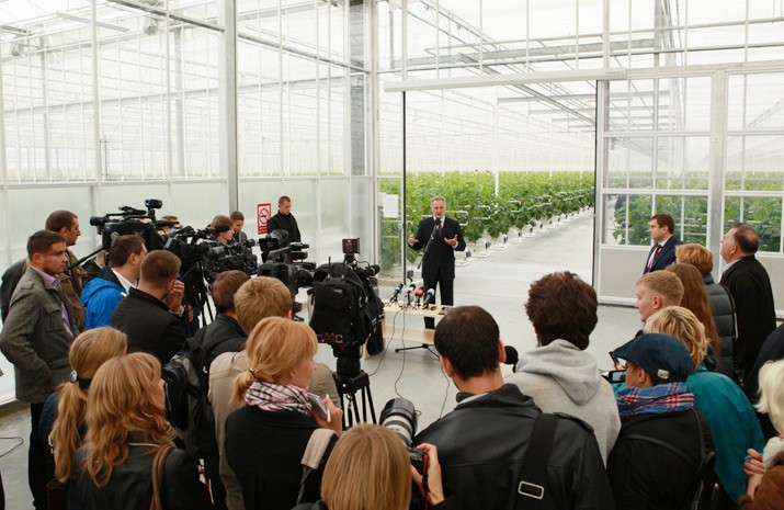 Інвестор будівництва тепличного господарства "DF Agro" (Синьків) Дмитро Фірташ відповідає на запитання журналістів